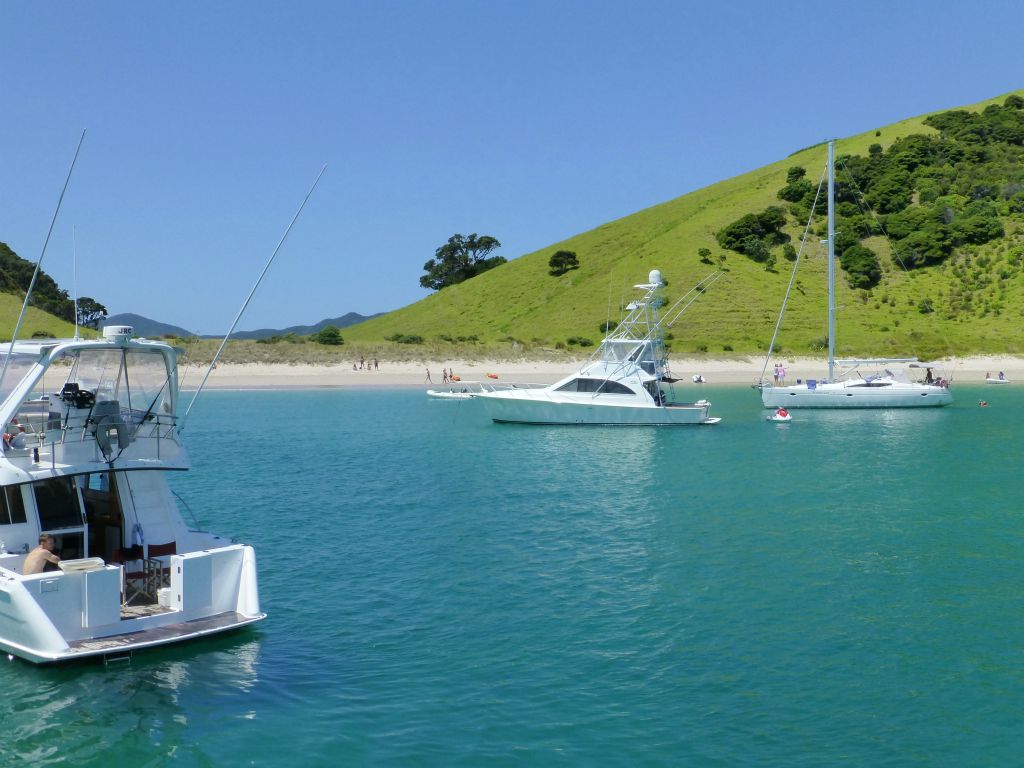 The renowned 'Hole in the Rock' cruise aboard Fullers.  Bay of Islands.