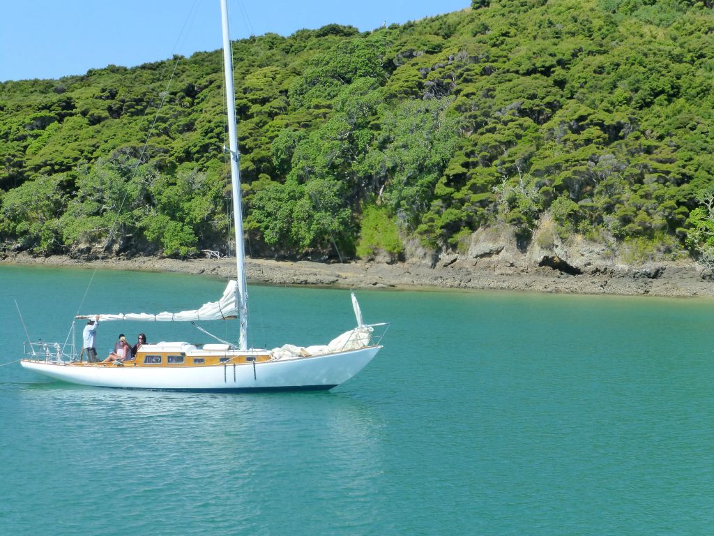 The renowned 'Hole in the Rock' cruise aboard Fullers.  Bay of Islands.