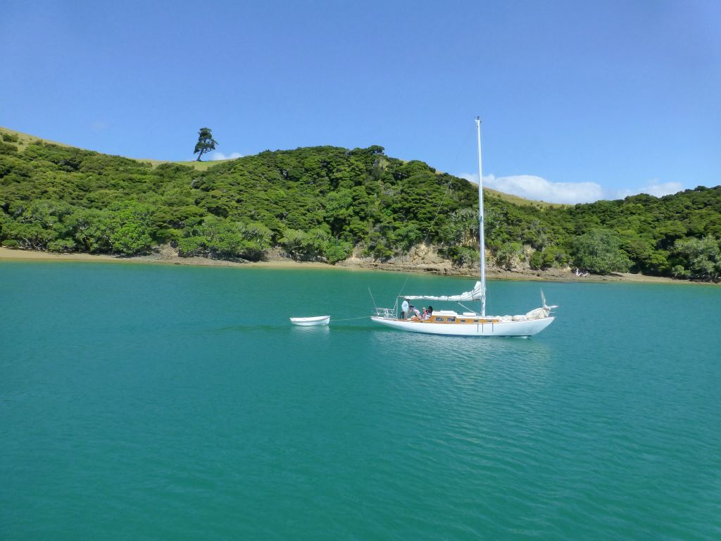 The renowned 'Hole in the Rock' cruise aboard Fullers.  Bay of Islands.